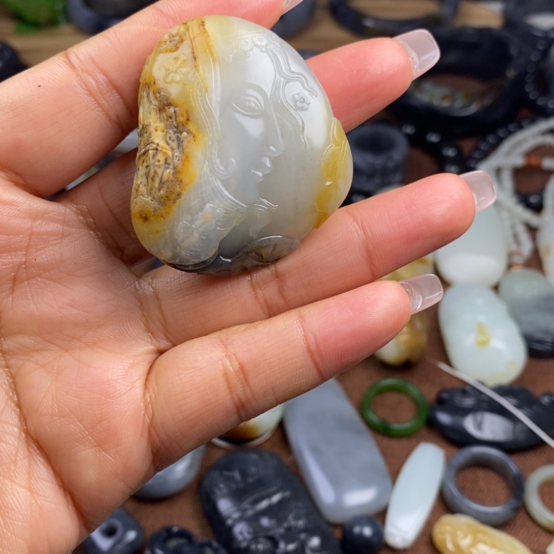 和田玉未镶嵌颈饰