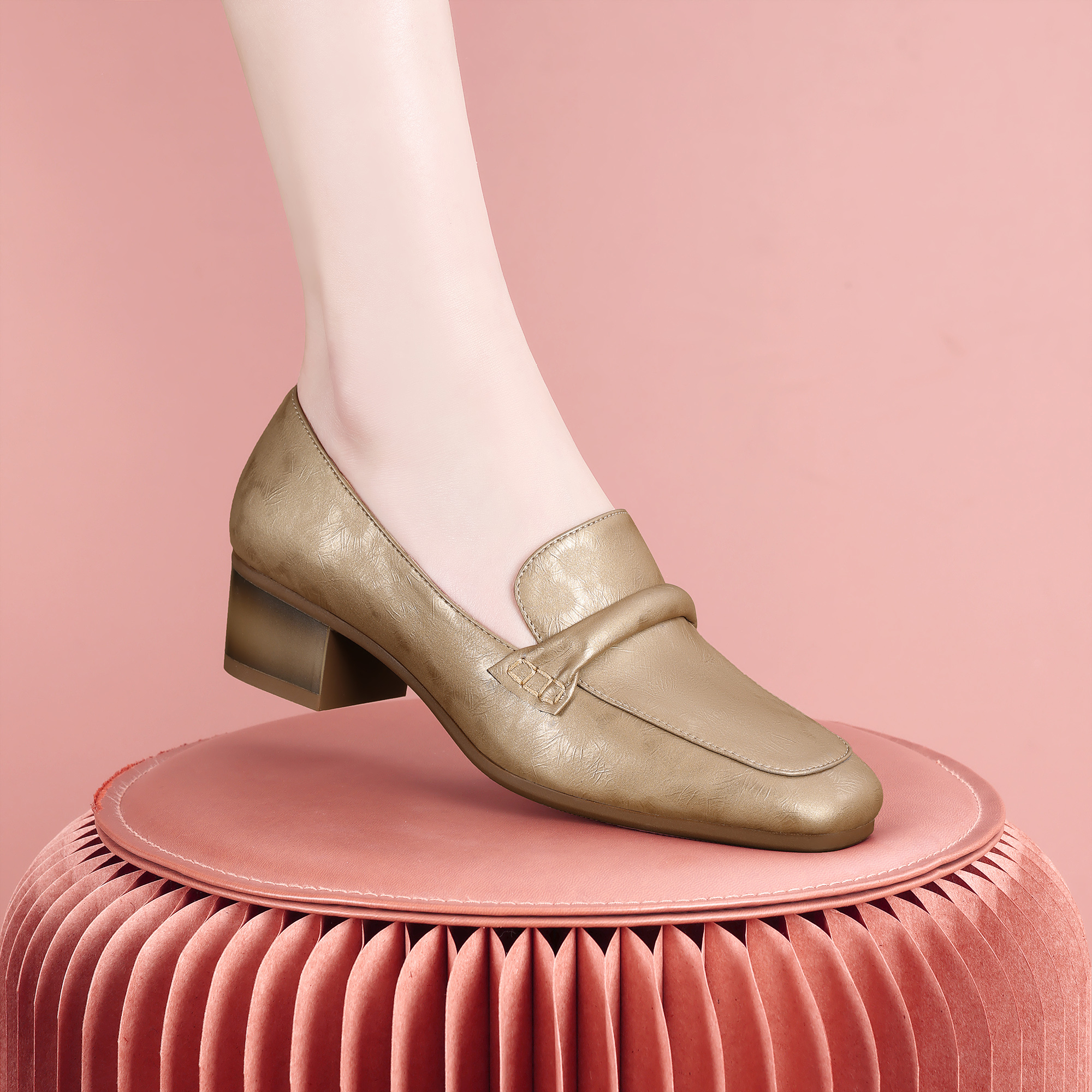 梵芮诗2025新款春季轻奢皮带装饰时尚潮款软底粗跟乐福单鞋-J1222