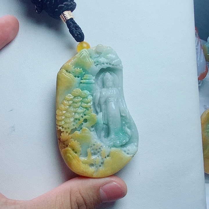 翡翠未镶嵌颈饰人物