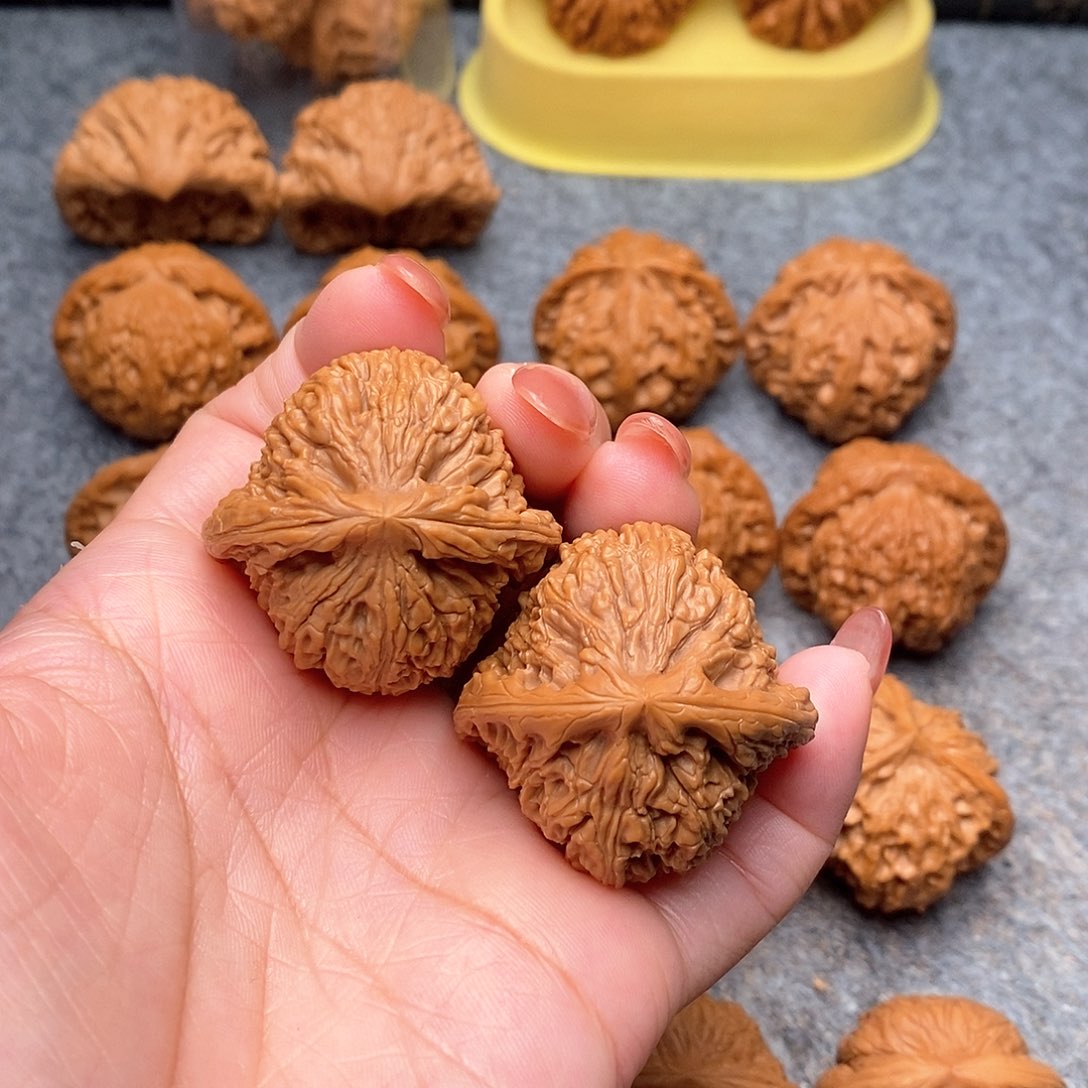 文玩核桃把件精品特价南疆石39