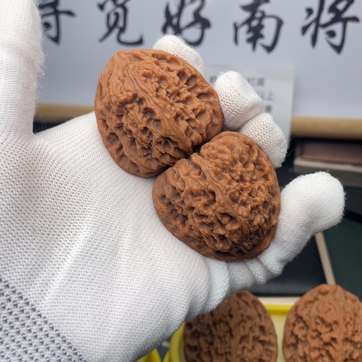 文玩核桃吊坠42三角高炮红皮