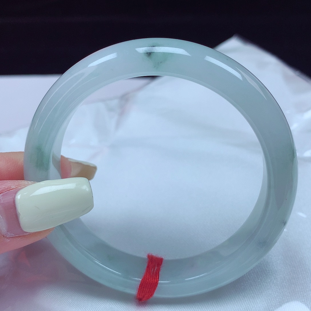 翡翠手镯未镶嵌54圈