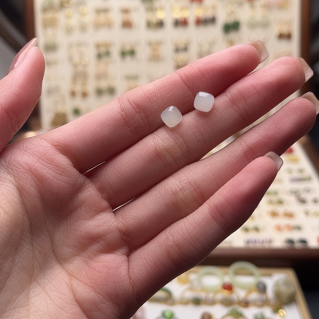 和田玉未镶嵌耳饰