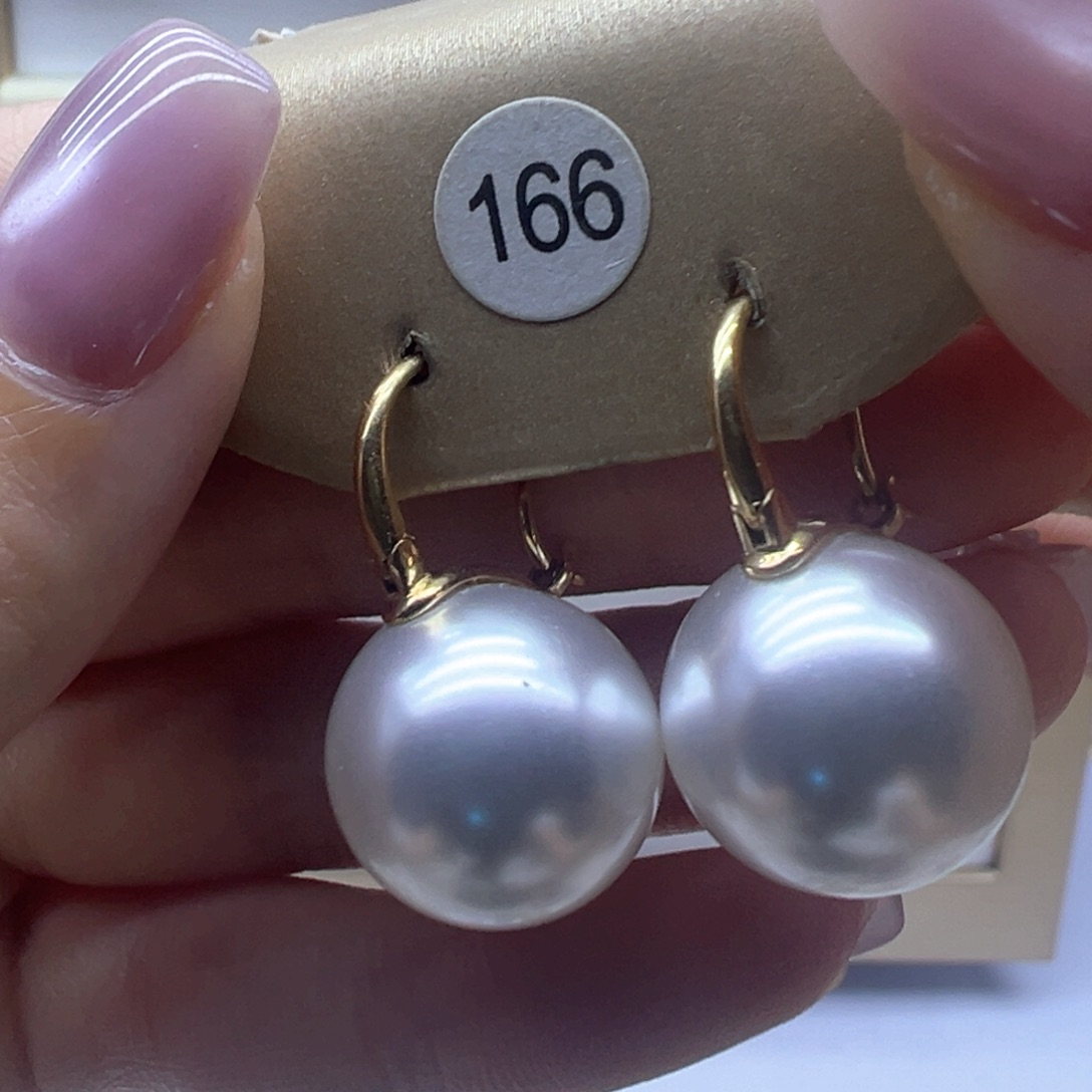 18K金镶嵌淡水珍珠耳饰