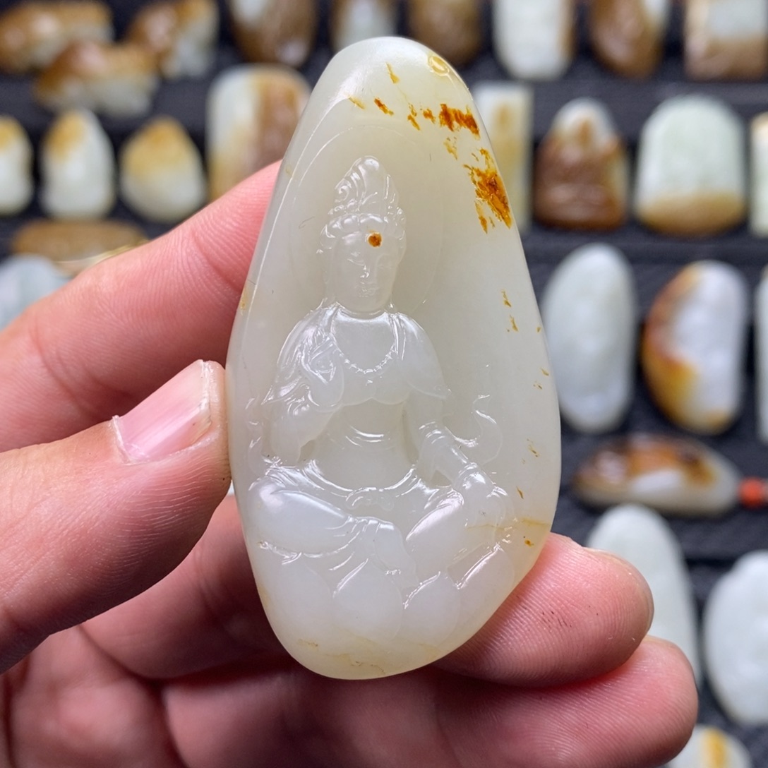 和田玉颈饰未镶嵌明**风