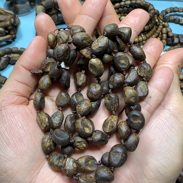 沉香手串莺歌绿多样性发货一条卡9-27克