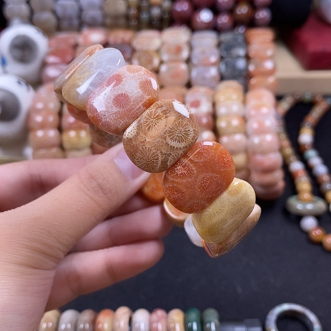 ****思硅化珊瑚（珊瑚玉）未镶嵌手牌