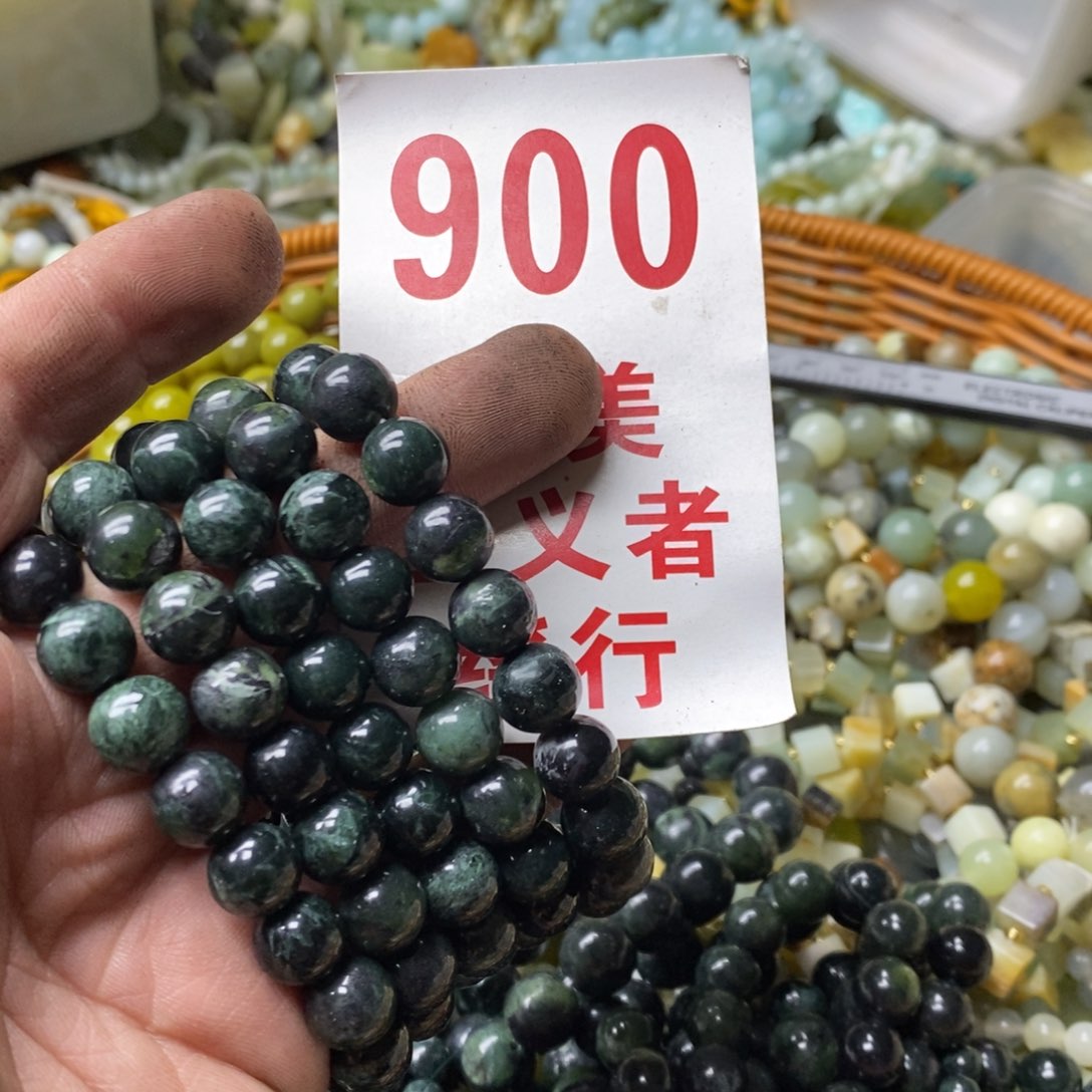 蛇纹石玉挂坠未镶嵌