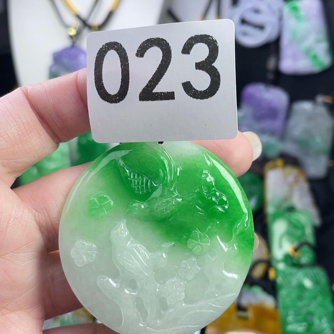 翡翠未镶嵌吊坠(赠链)