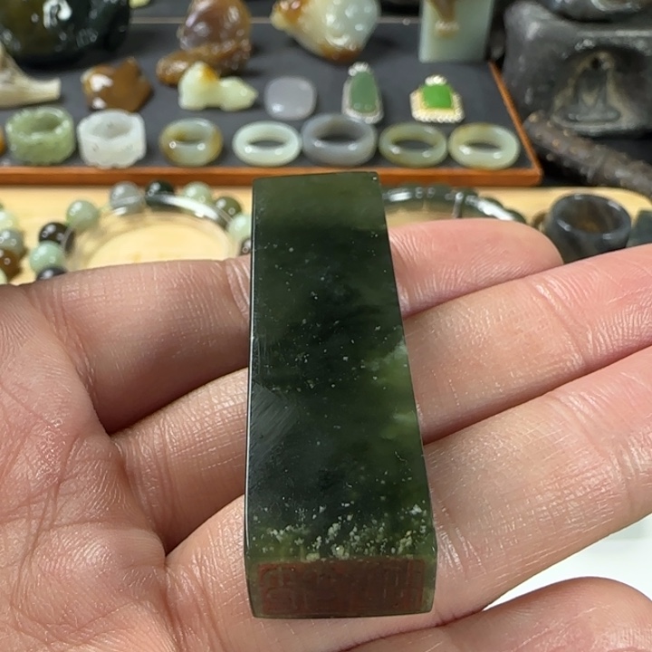 和田玉未镶嵌颈饰印章