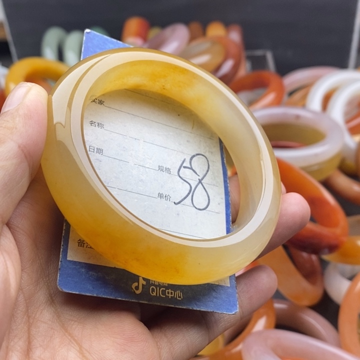 石英质玉手镯未镶嵌