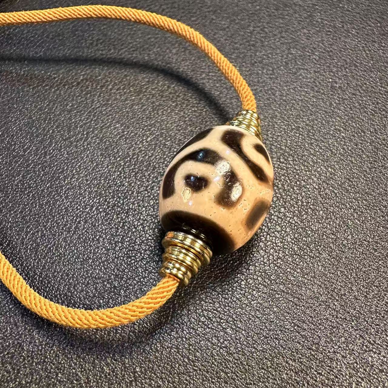 19世纪佛心六眼 达洛玛瑙锁骨珠333-835