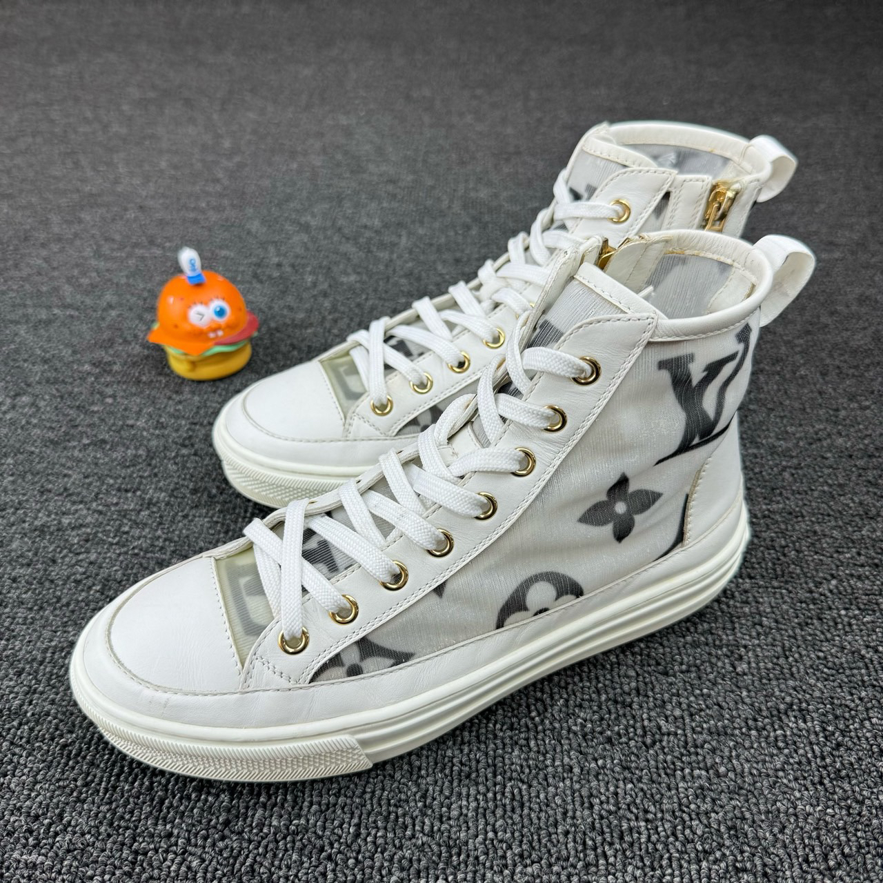 95新 LouisVuitton/路易威登 黑白高帮帆布鞋 尺码：36.5 HB651 