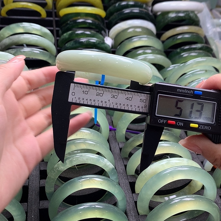 蛇纹石玉未镶嵌手镯46