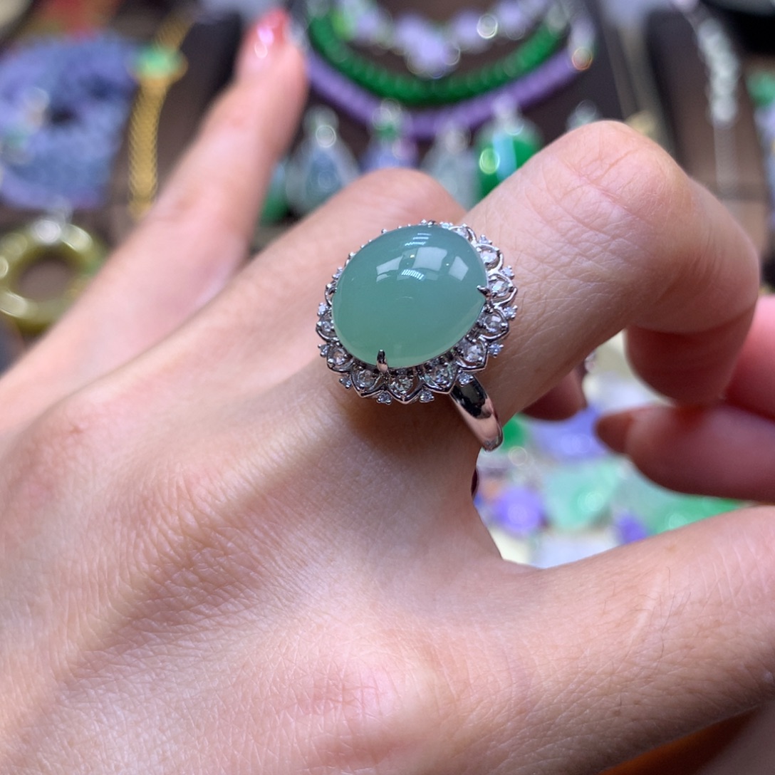 翡翠18K金镶嵌颈饰