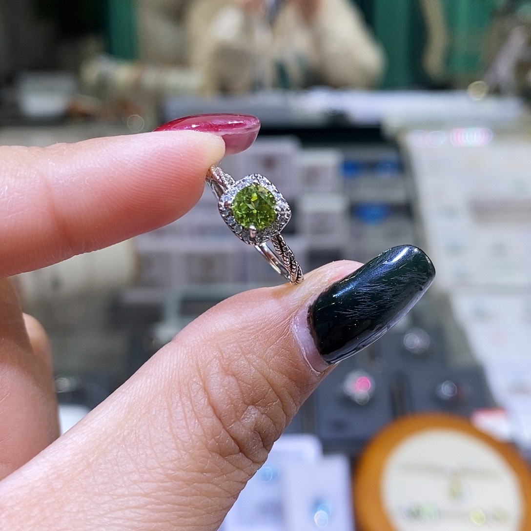 橄榄石戒指银S925镶嵌天然橄榄石戒指
