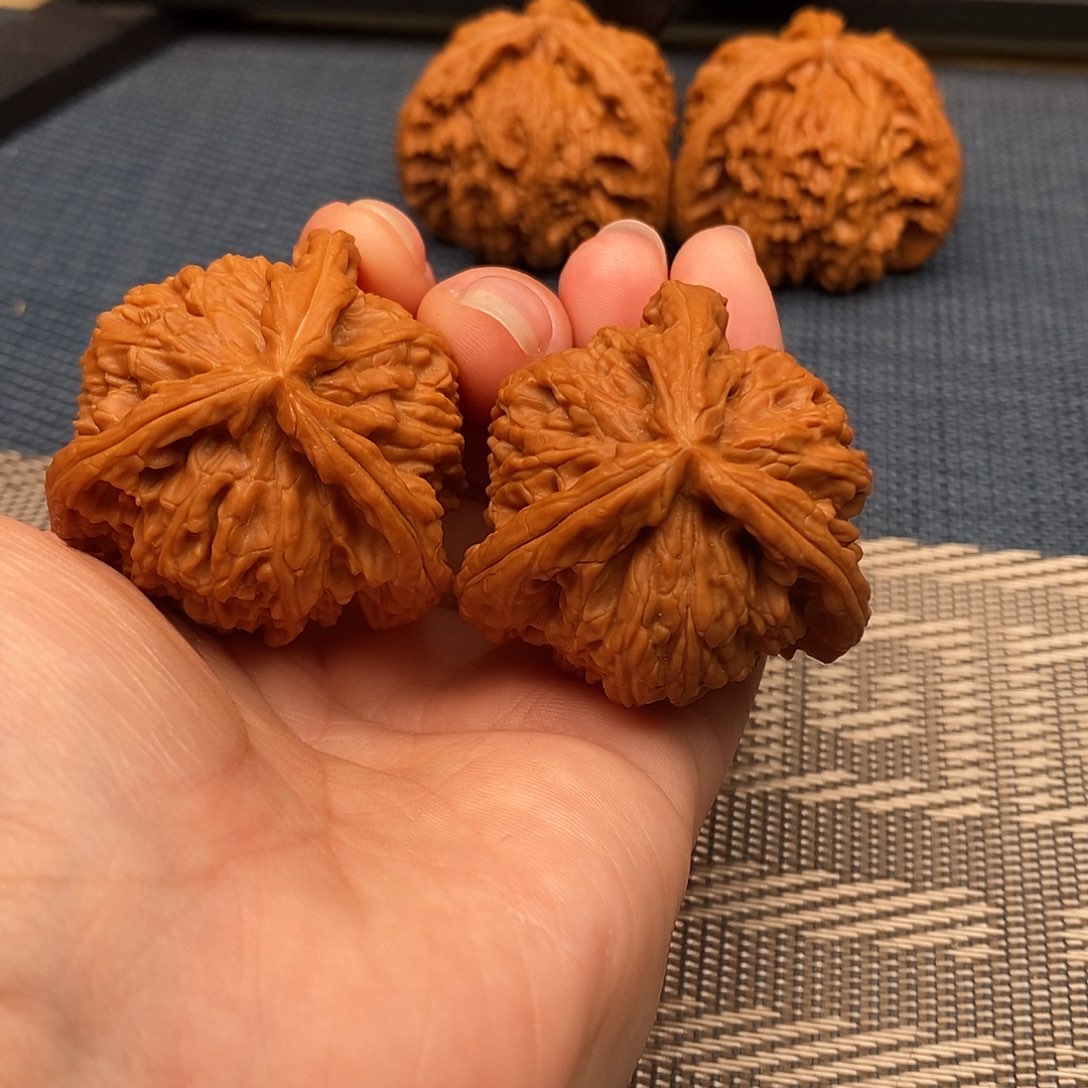 ས***༒吊坠文玩核桃三棱