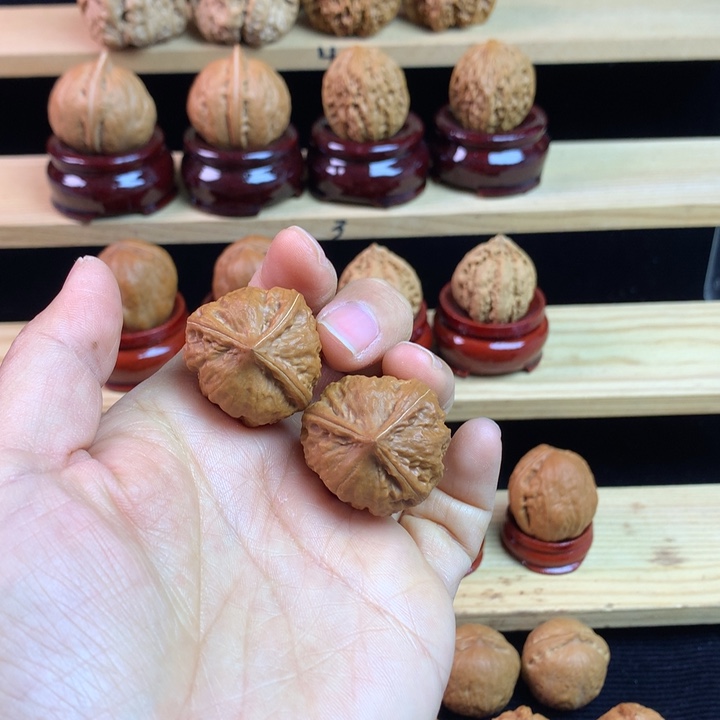吊坠文玩核桃鬼脸三棱