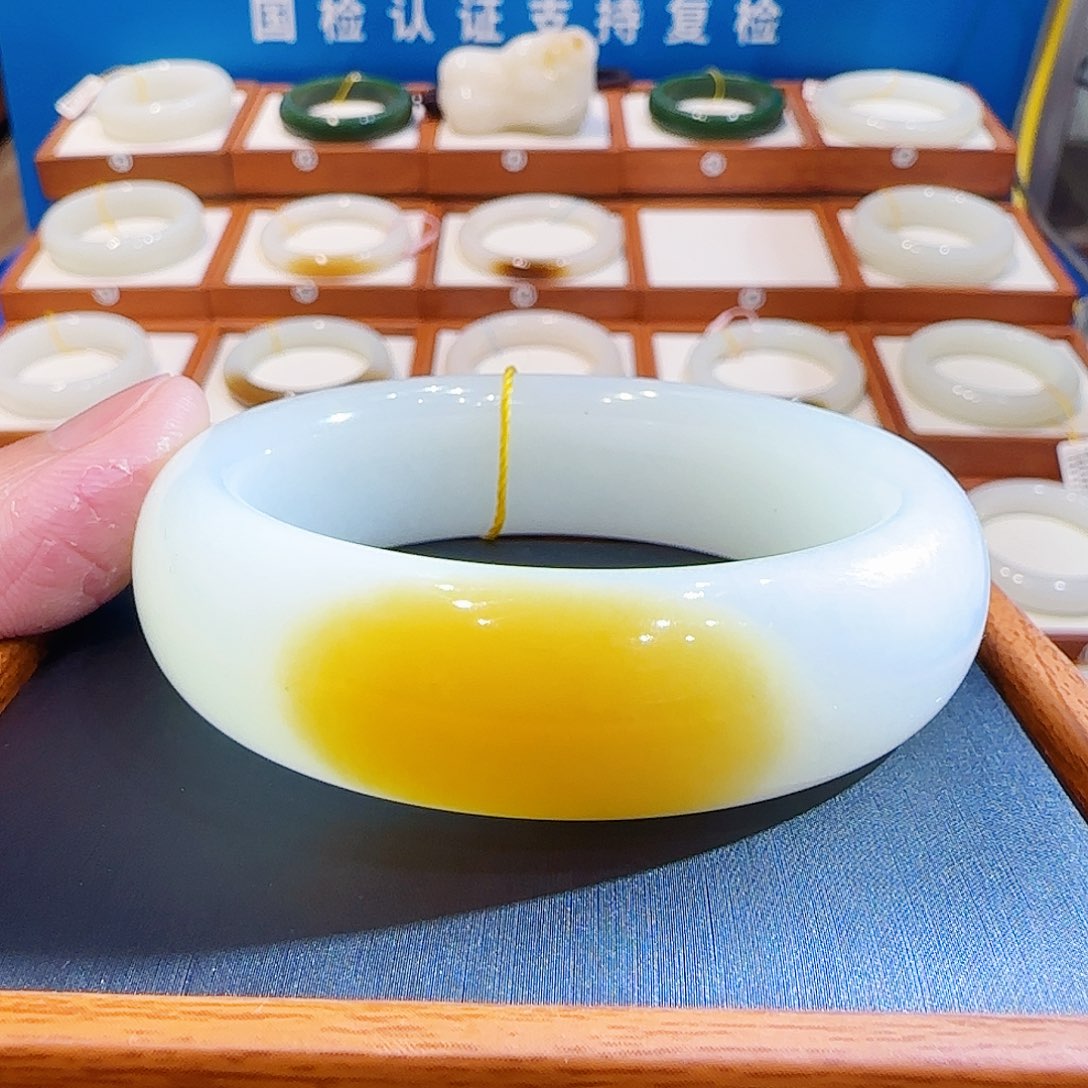 和田玉未镶嵌手镯且末轮胎一口金糖54 55 56