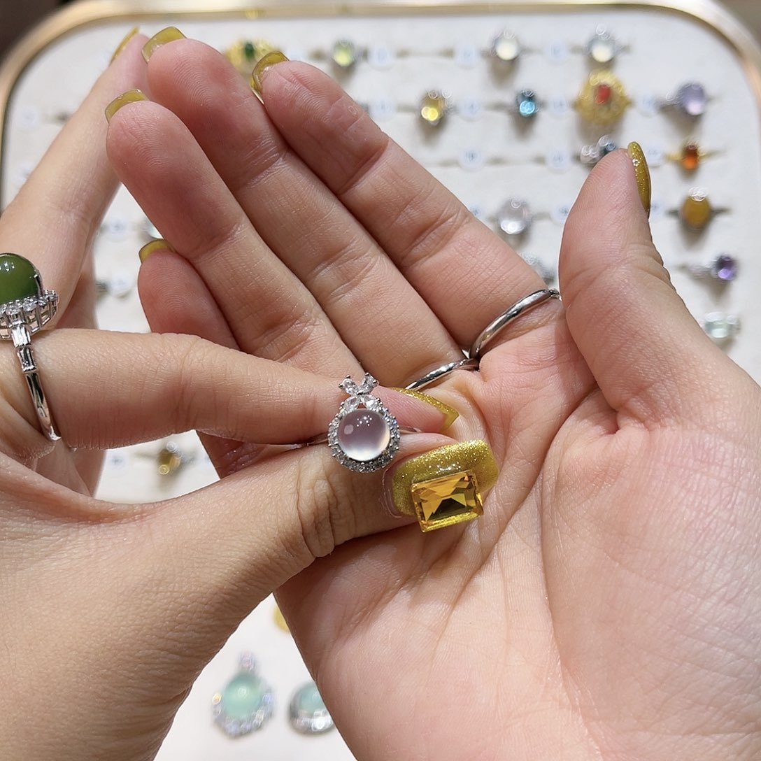 蛇纹石玉戒指银S925镶嵌大**鲸