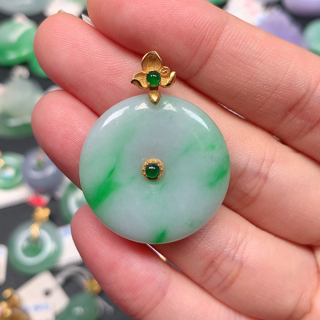 颈饰18K金镶嵌翡翠翡翠吊坠