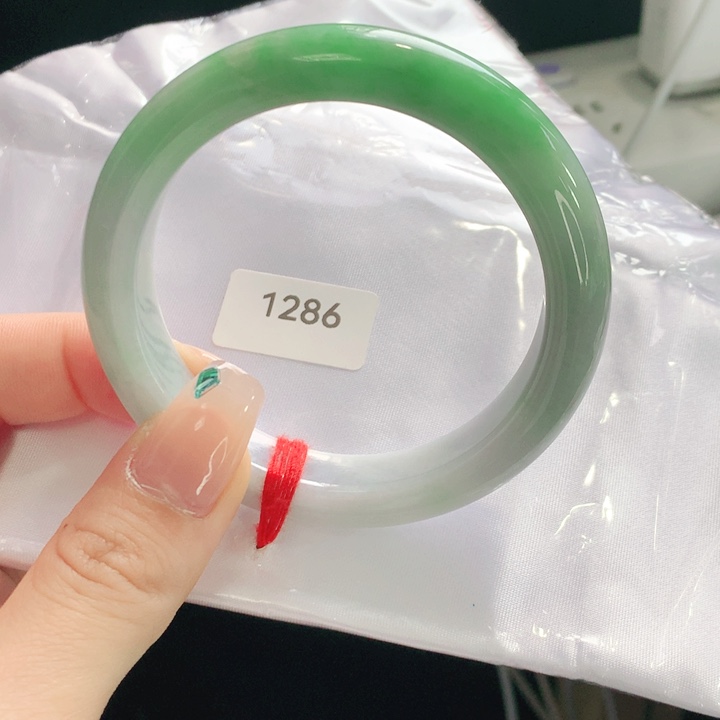 翡翠手镯未镶嵌天然翡翠手镯01