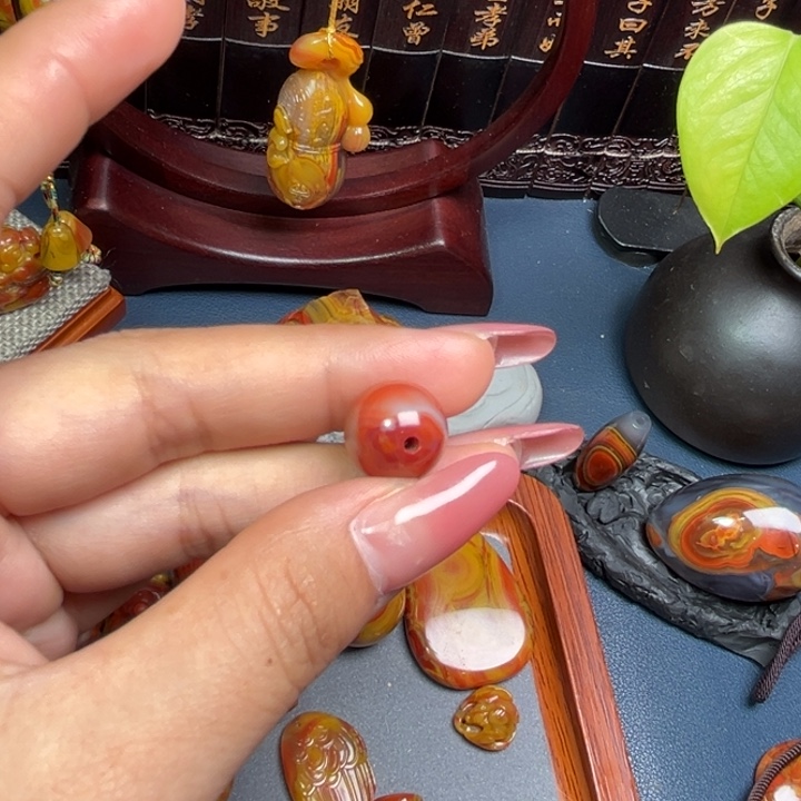 曹***俗玛瑙/玉髓未镶嵌颈饰