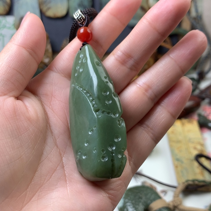 透闪石质玉挂件未镶嵌