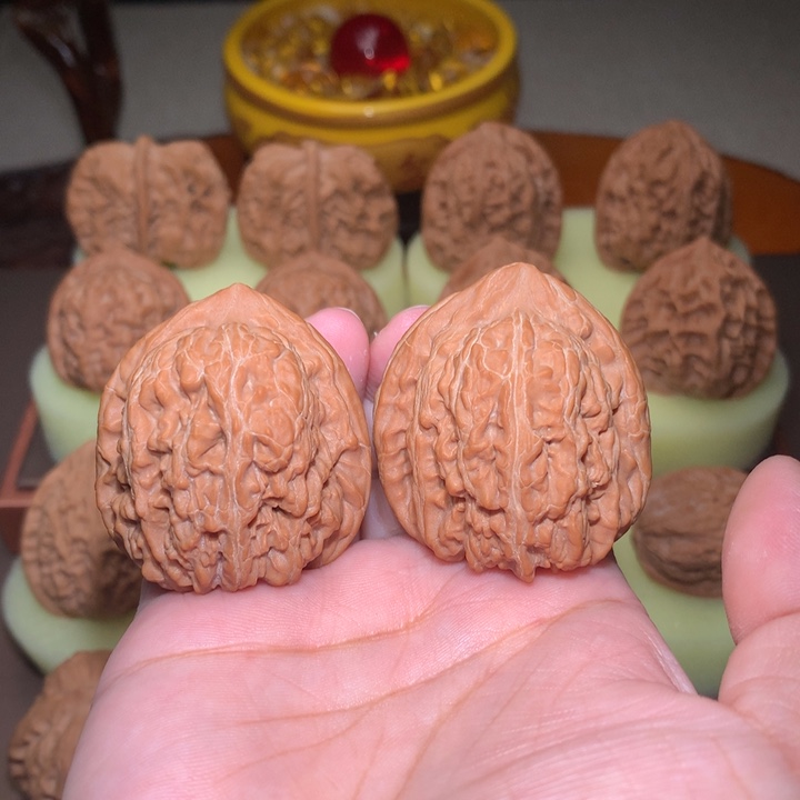 文玩核桃把件赤龙鸡心