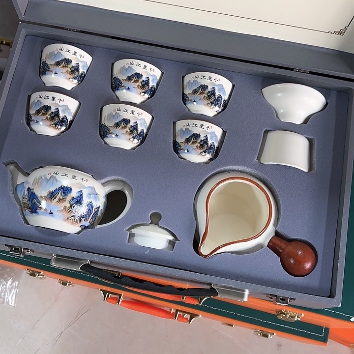 孤品茶具套装等。        