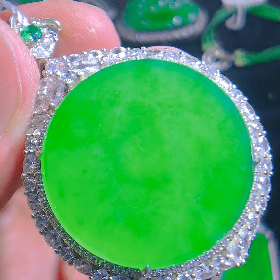 翡翠颈饰银S925镶嵌吊坠