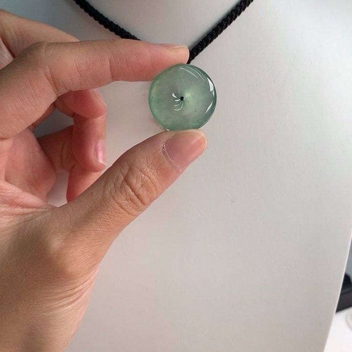 翡翠挂件未镶嵌….