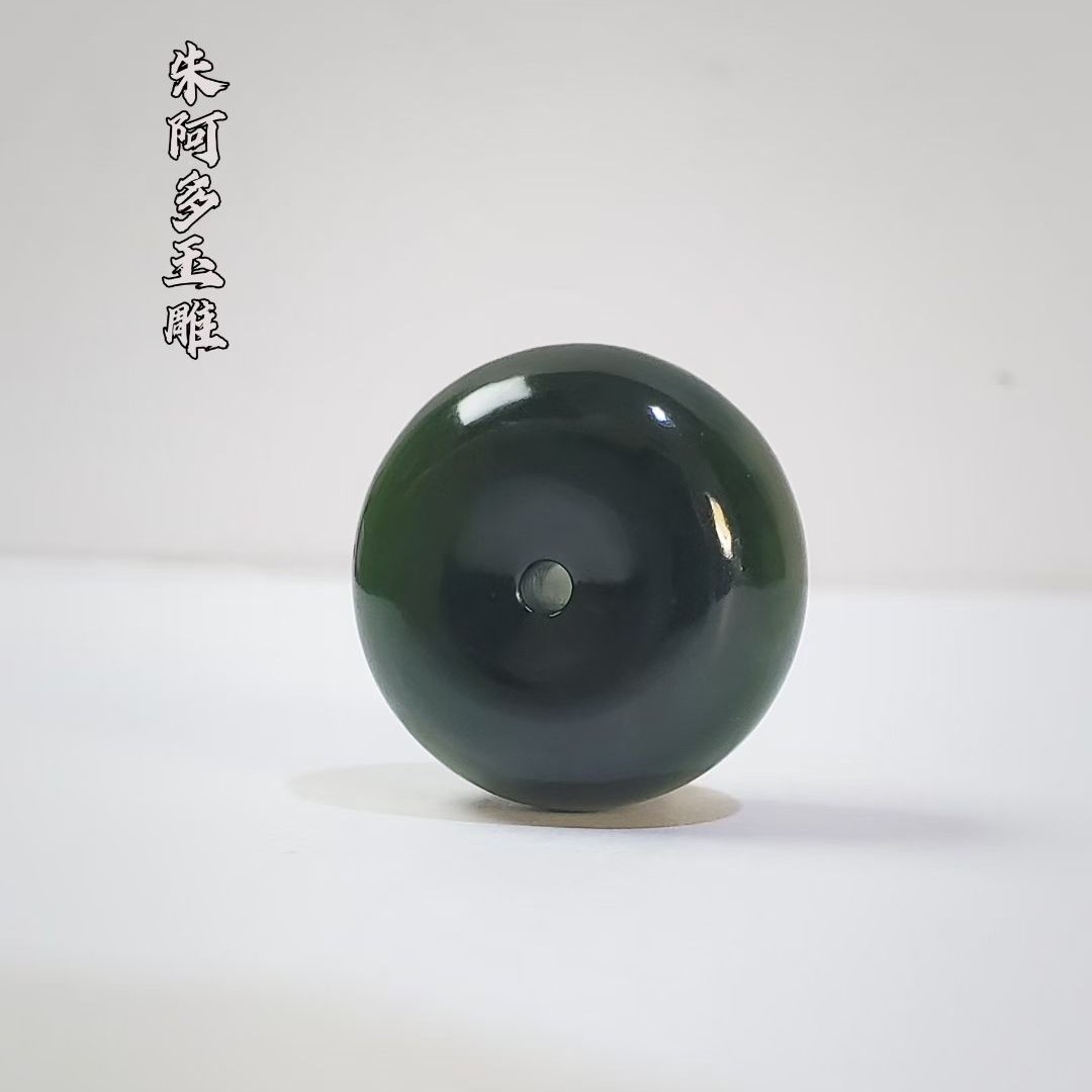 朱阿多平安扣14克一15.5克左右，正宗俄碧老坑深菠菜绿略带猫眼