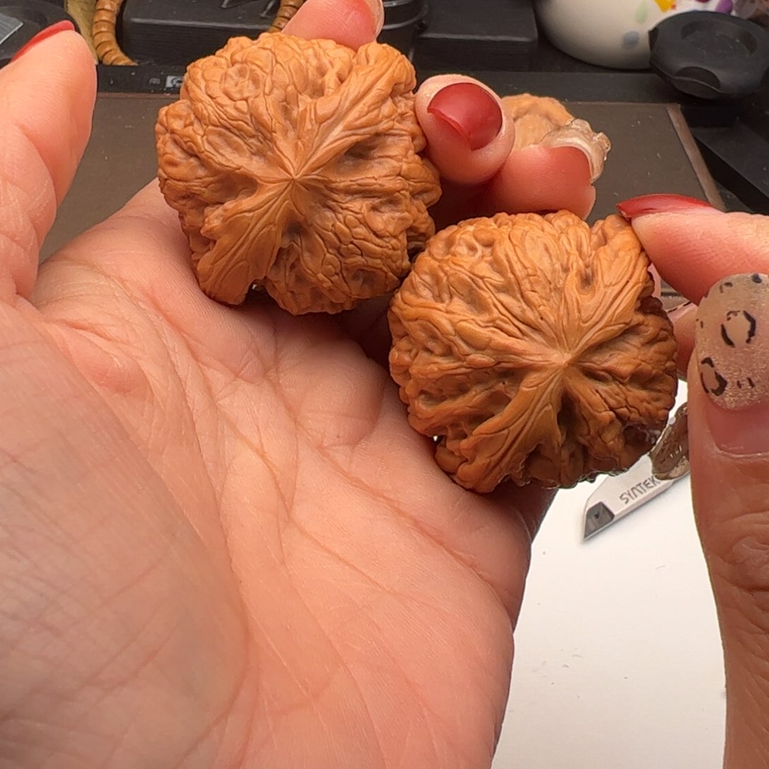 文玩核桃吊坠滢红锦鲤41