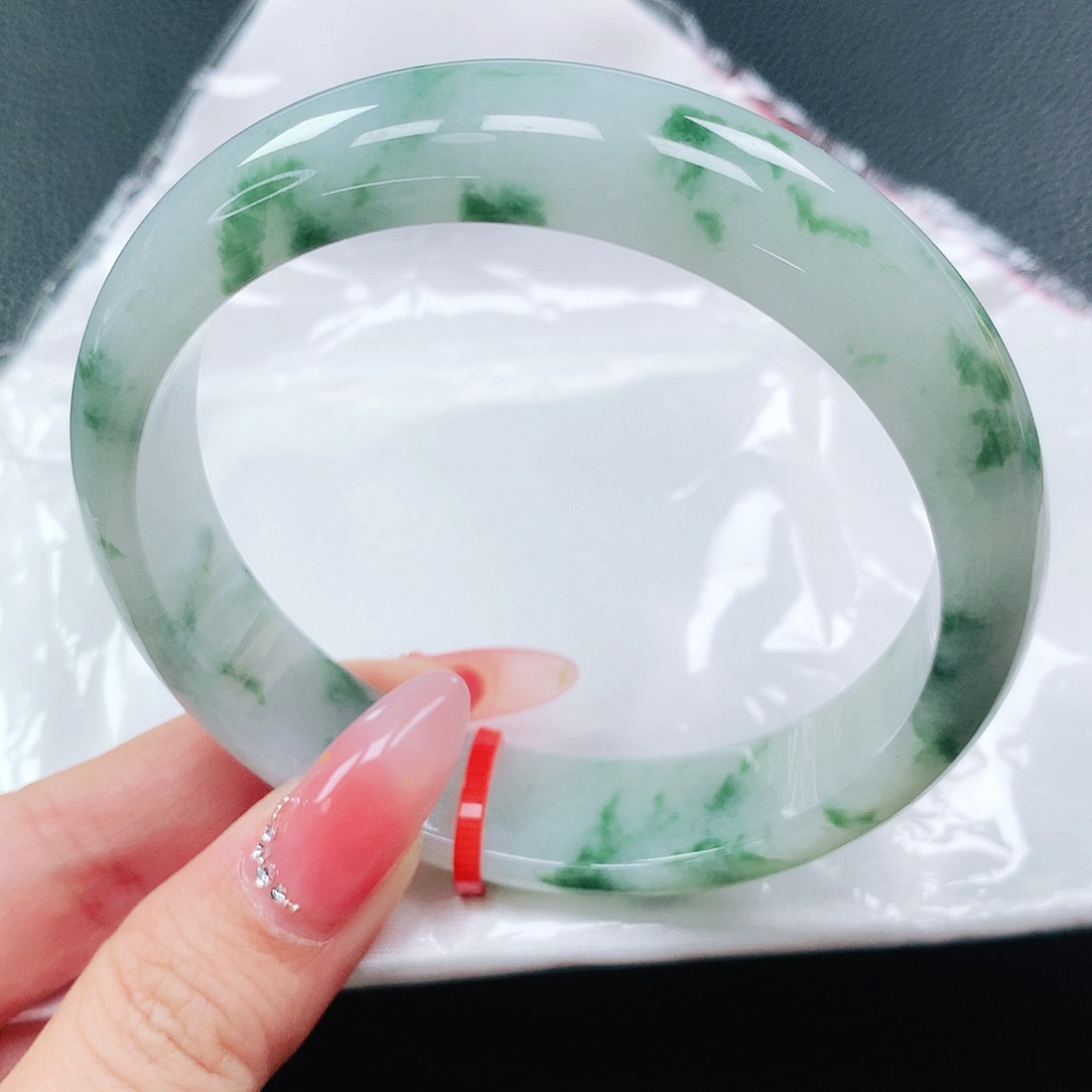 翡翠手镯未镶嵌63圈