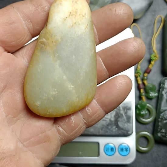 和田玉未镶嵌车挂