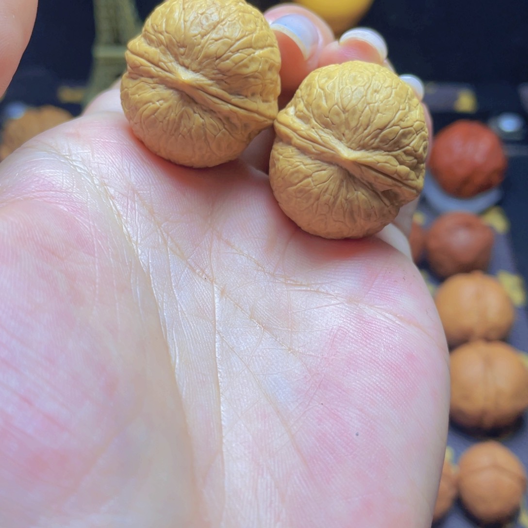 文玩核桃把件鱼子纹