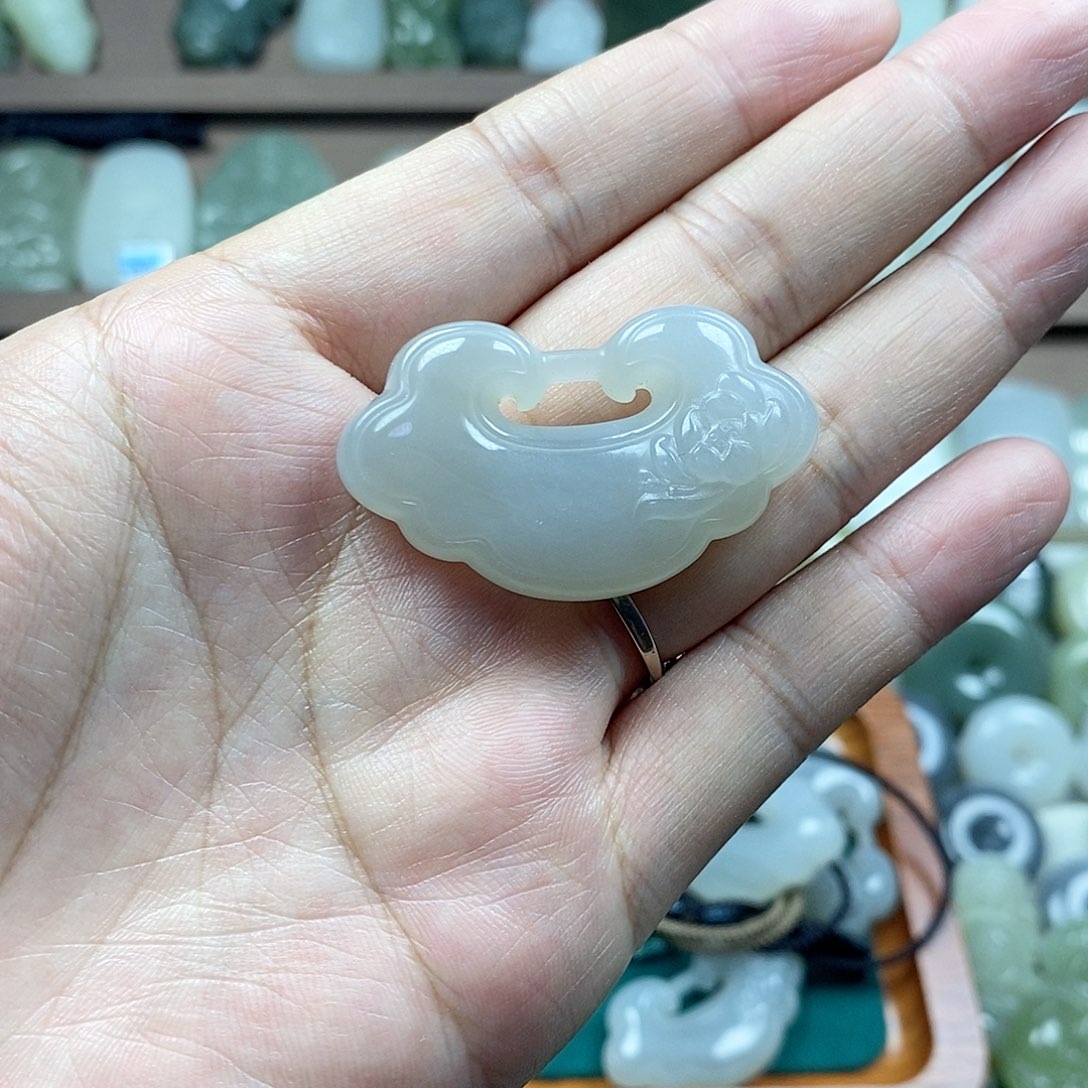 烟***っ和田玉未镶嵌颈饰平安锁0701