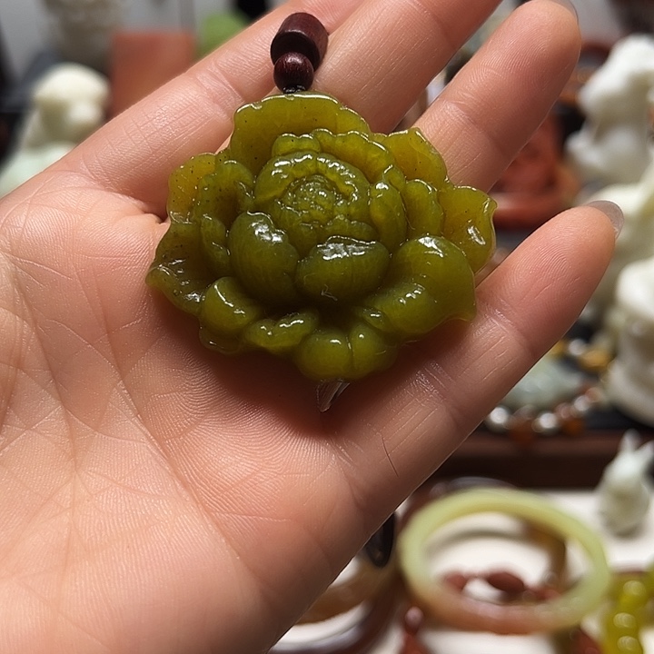 蛇纹石玉吊坠未镶嵌