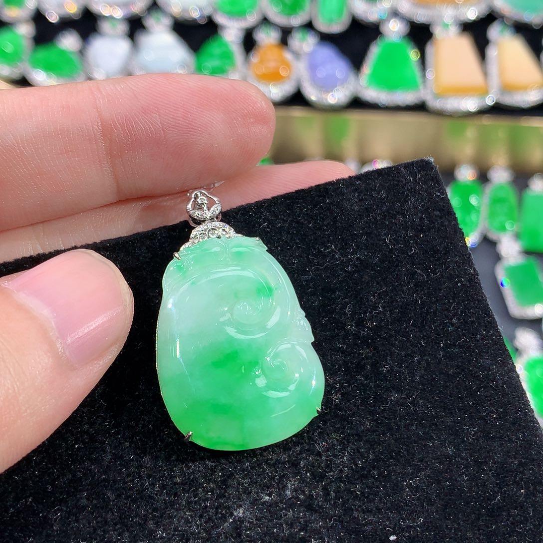 翡翠18K金镶嵌颈饰