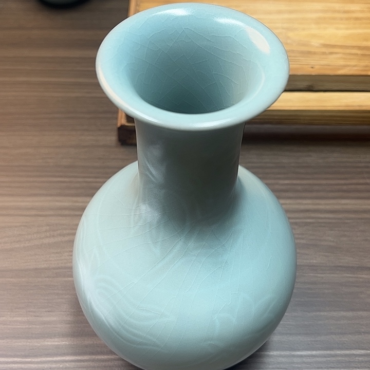 摆件赵*汝瓷刻花鹅颈瓶