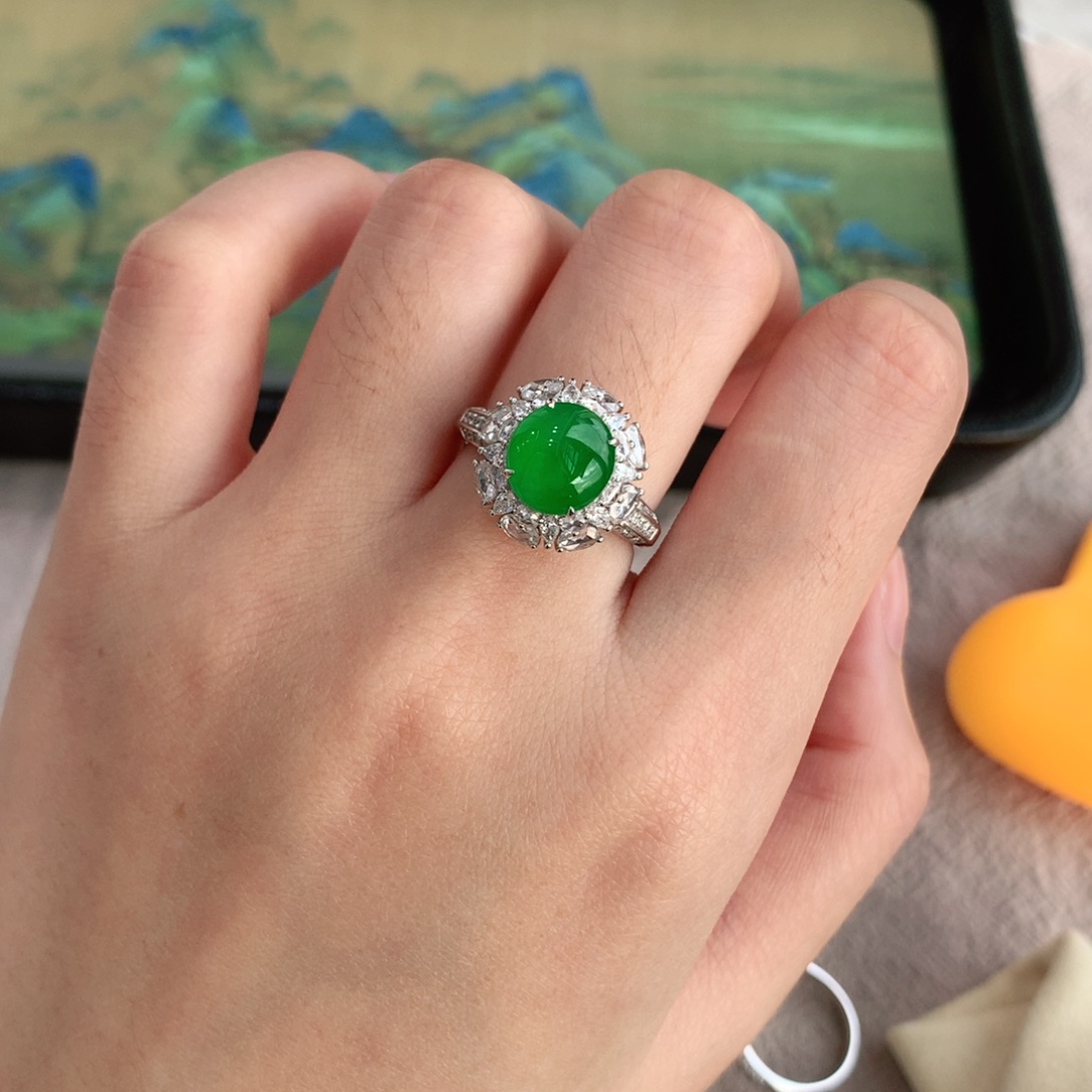 颈饰18K金镶嵌翡翠长*戒指