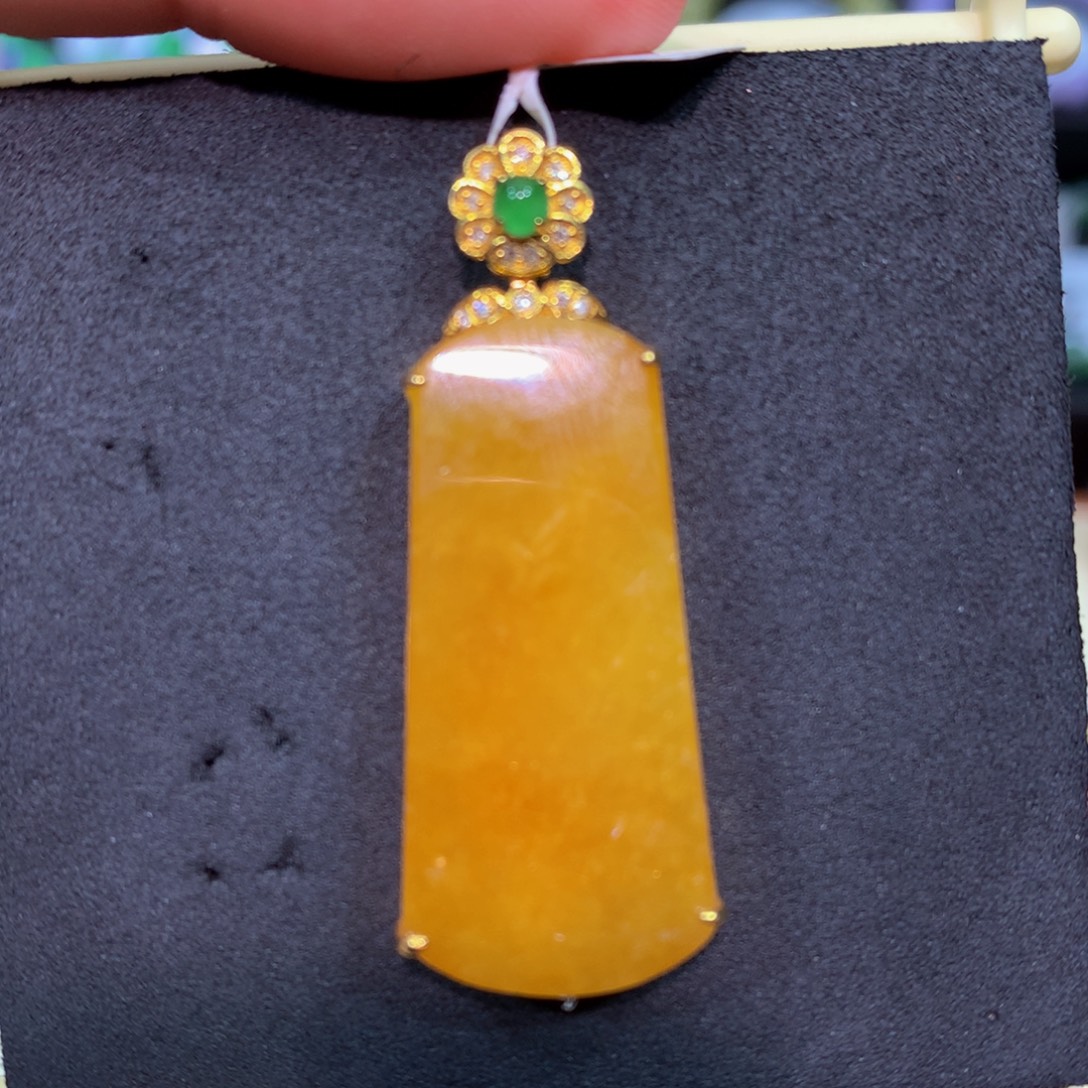 翡翠18K金镶嵌颈饰翡翠