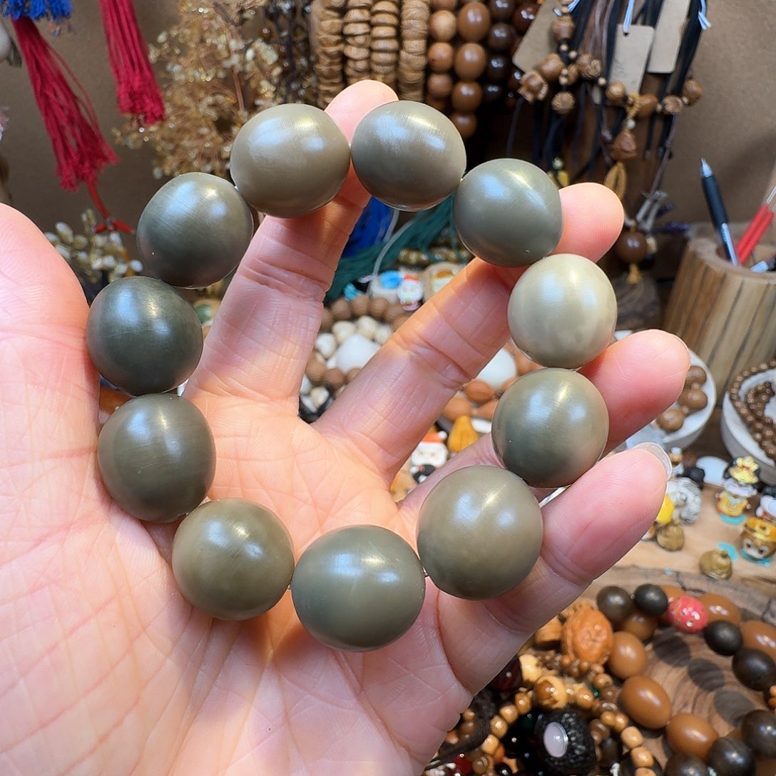 柏香籽/百香籽吊坠菩提树和树