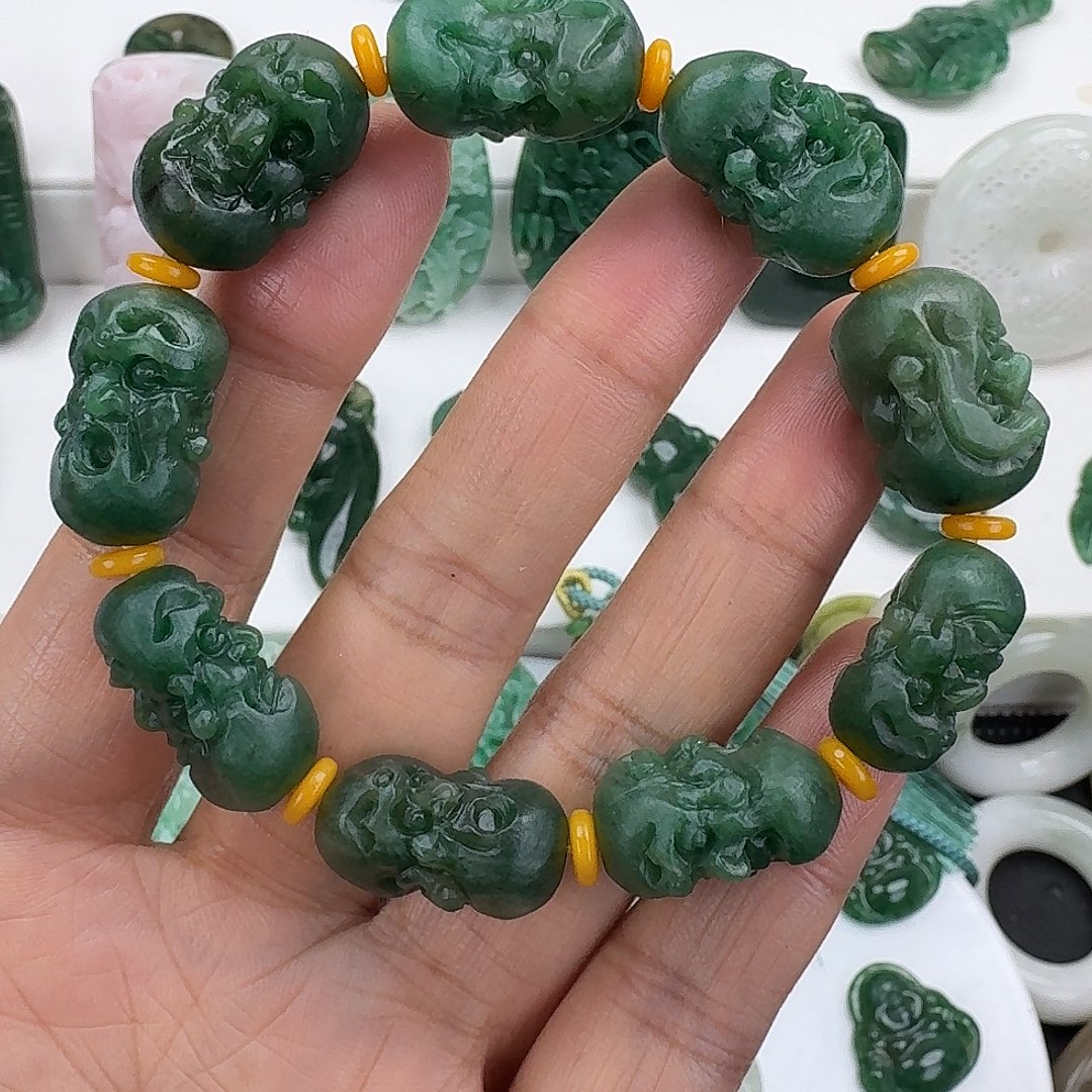 独山玉未镶嵌颈饰