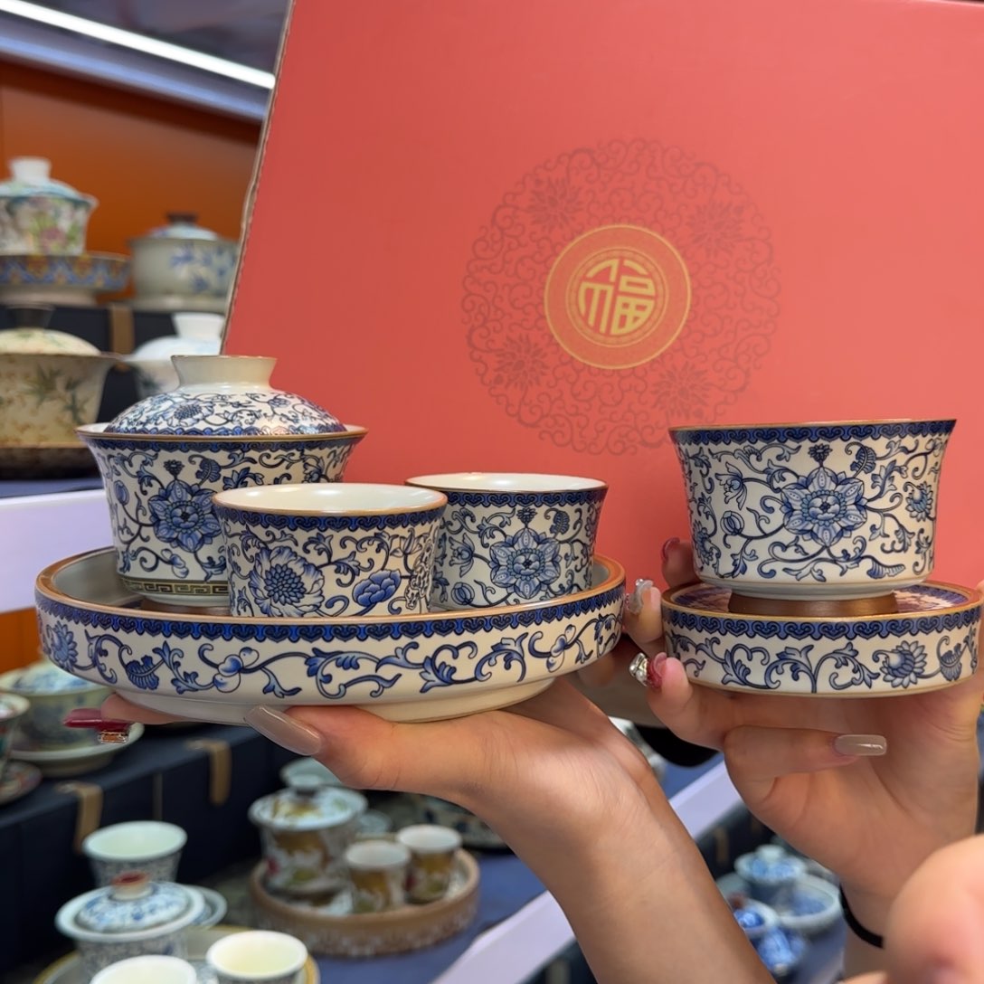 我在外面吃饭呢你在哪