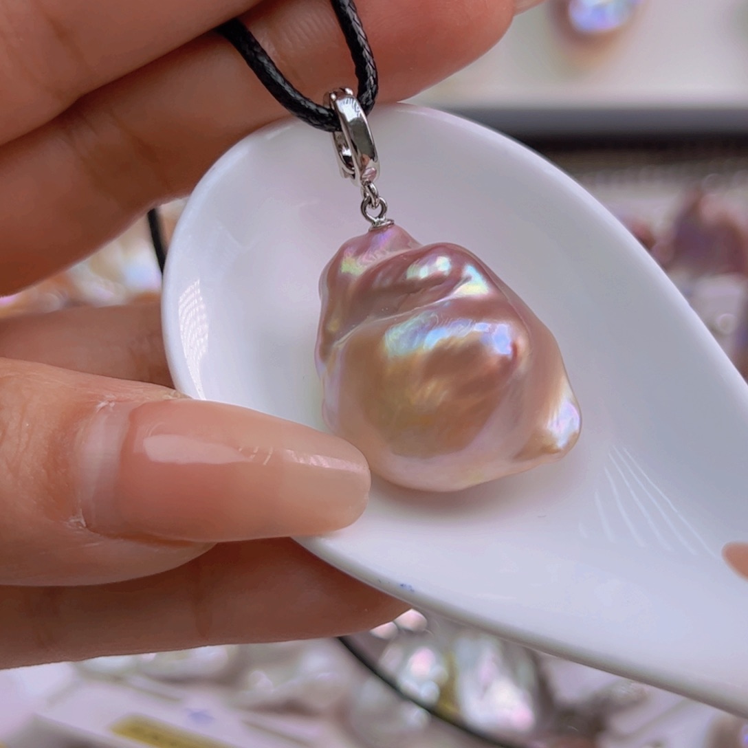 淡水珍珠吊坠(赠链)未镶嵌