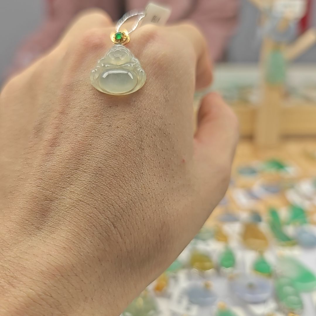 翡翠18K金镶嵌颈饰