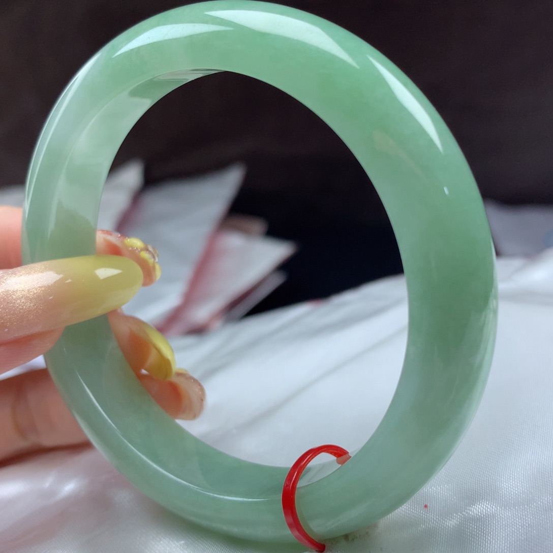 翡翠手镯未镶嵌5**娟96195，