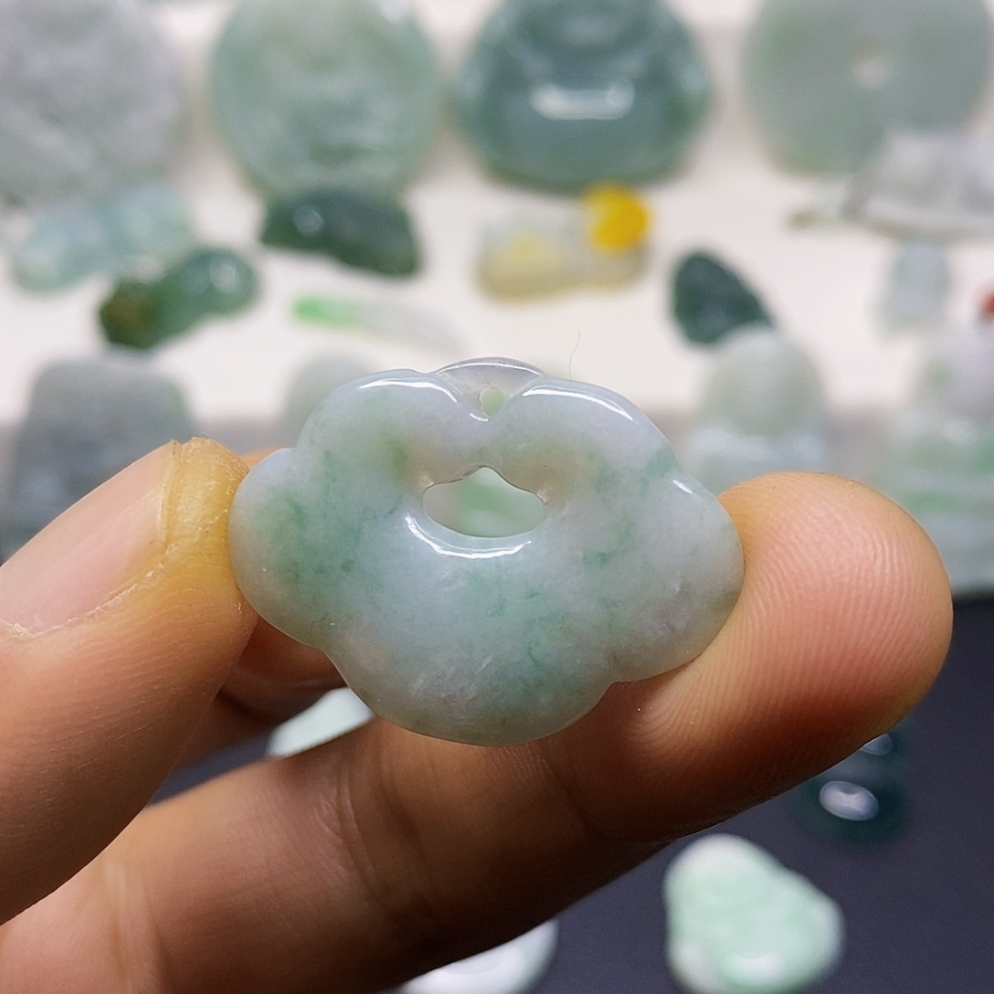 翡翠颈饰未镶嵌吊坠